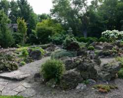 The garden owns a collection of more than 4000 types of plants at its two locations.